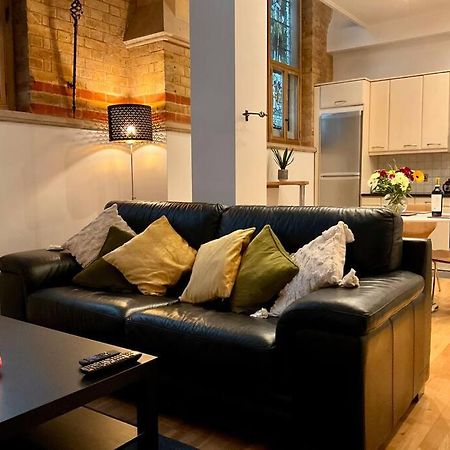 Magical Church Conversion In Watford 外观 照片