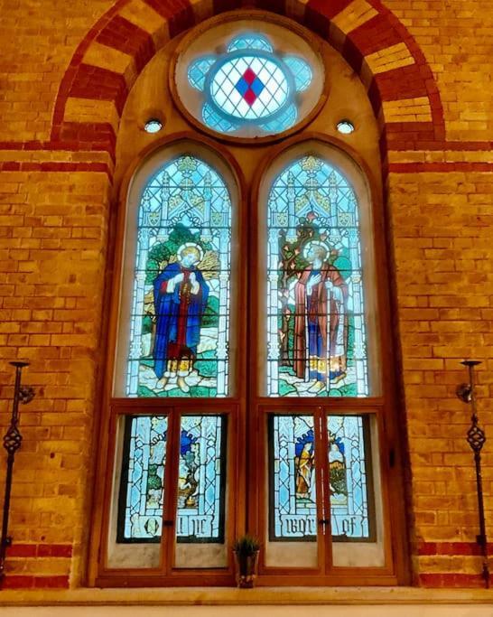 Magical Church Conversion In Watford 沃特福德 外观 照片