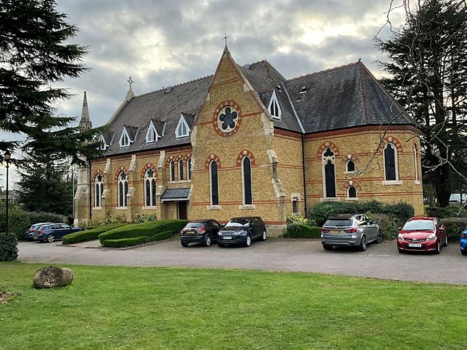 Magical Church Conversion In Watford 沃特福德 外观 照片