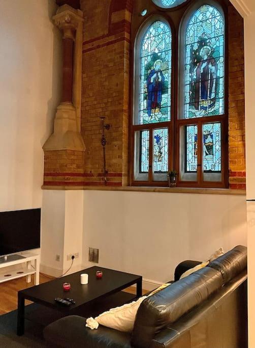 Magical Church Conversion In Watford 沃特福德 外观 照片