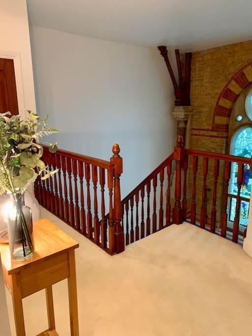 Magical Church Conversion In Watford 外观 照片